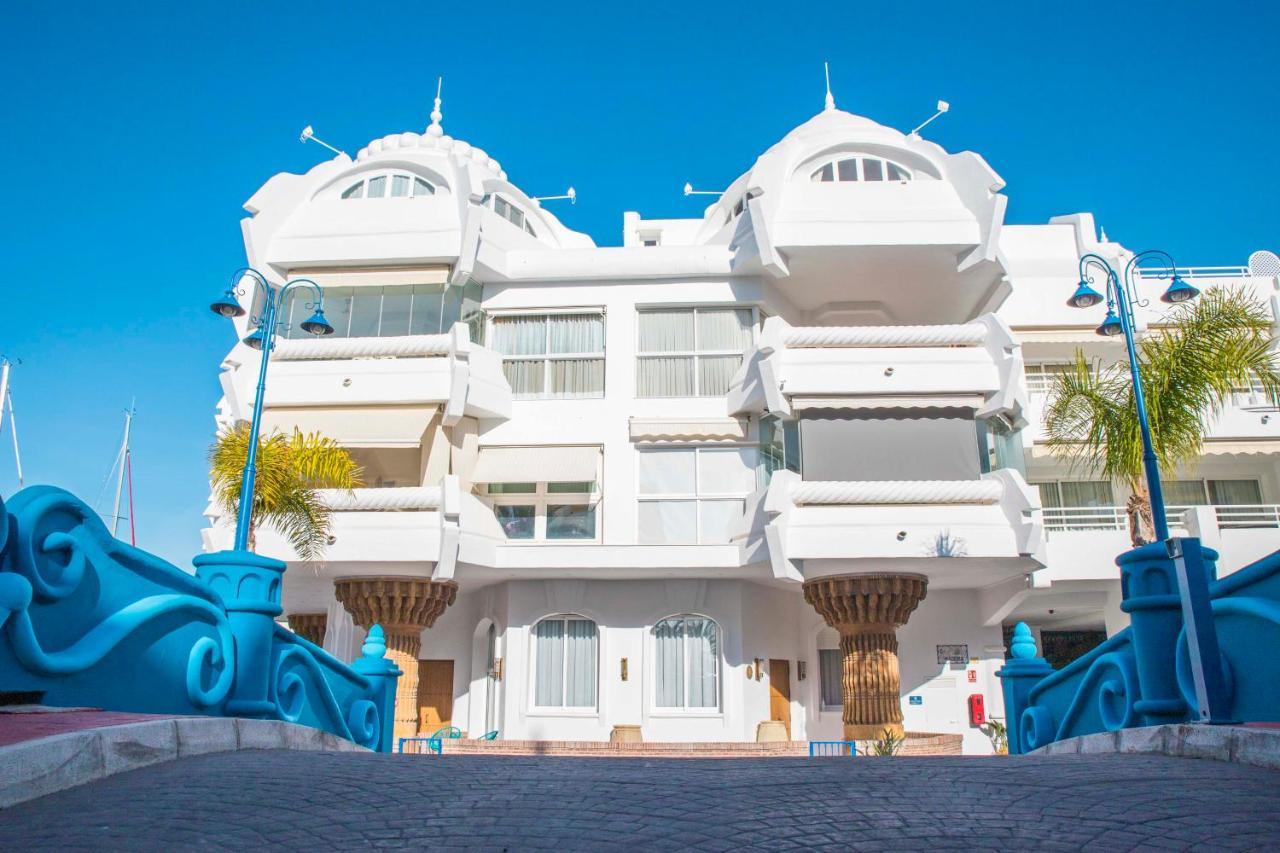 Popeye Suite: Puerto Marina Island Retreat with Rooftop Pool Benalmadena Exterior photo