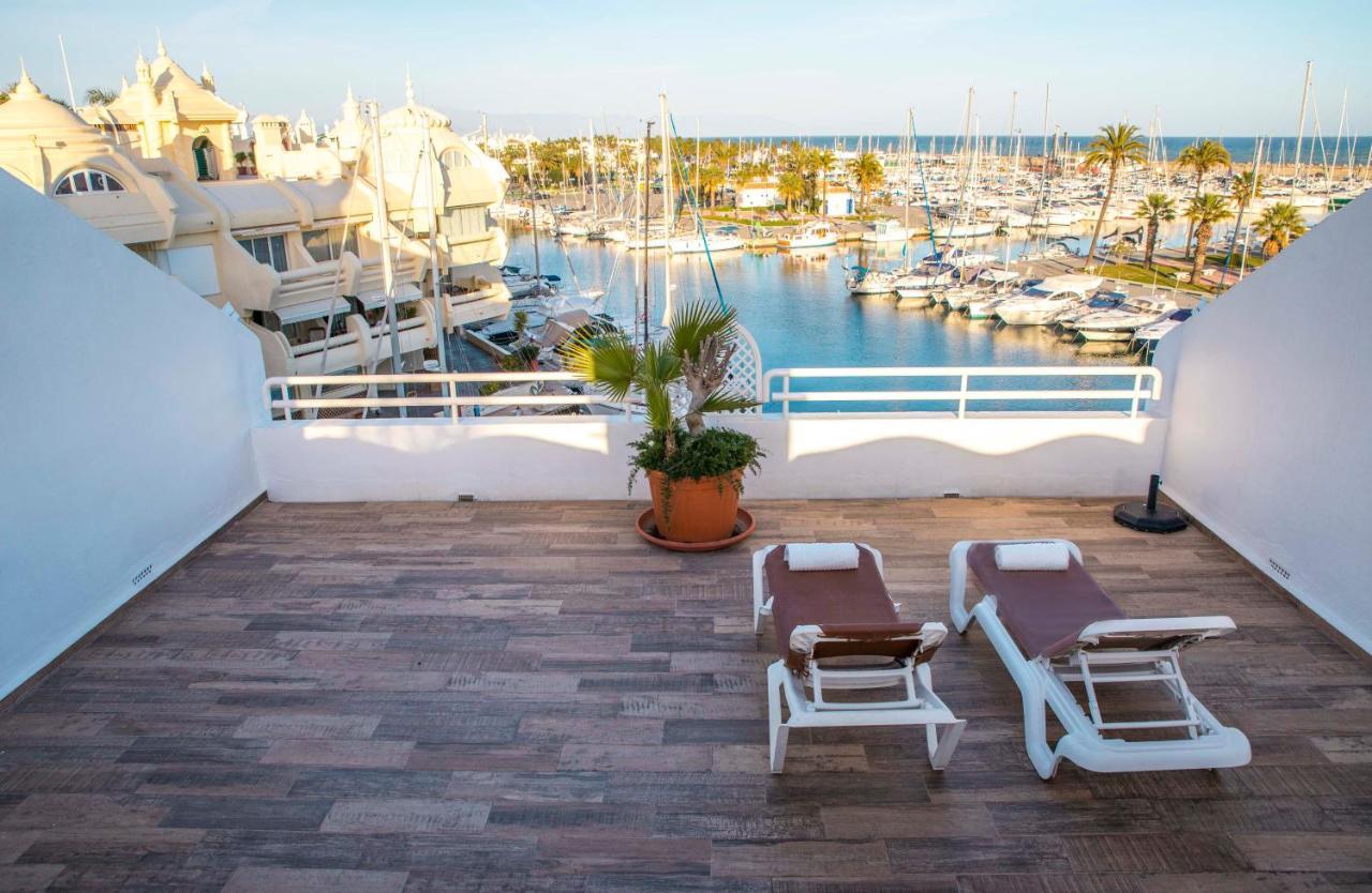 Popeye Suite: Puerto Marina Island Retreat with Rooftop Pool Benalmadena Exterior photo